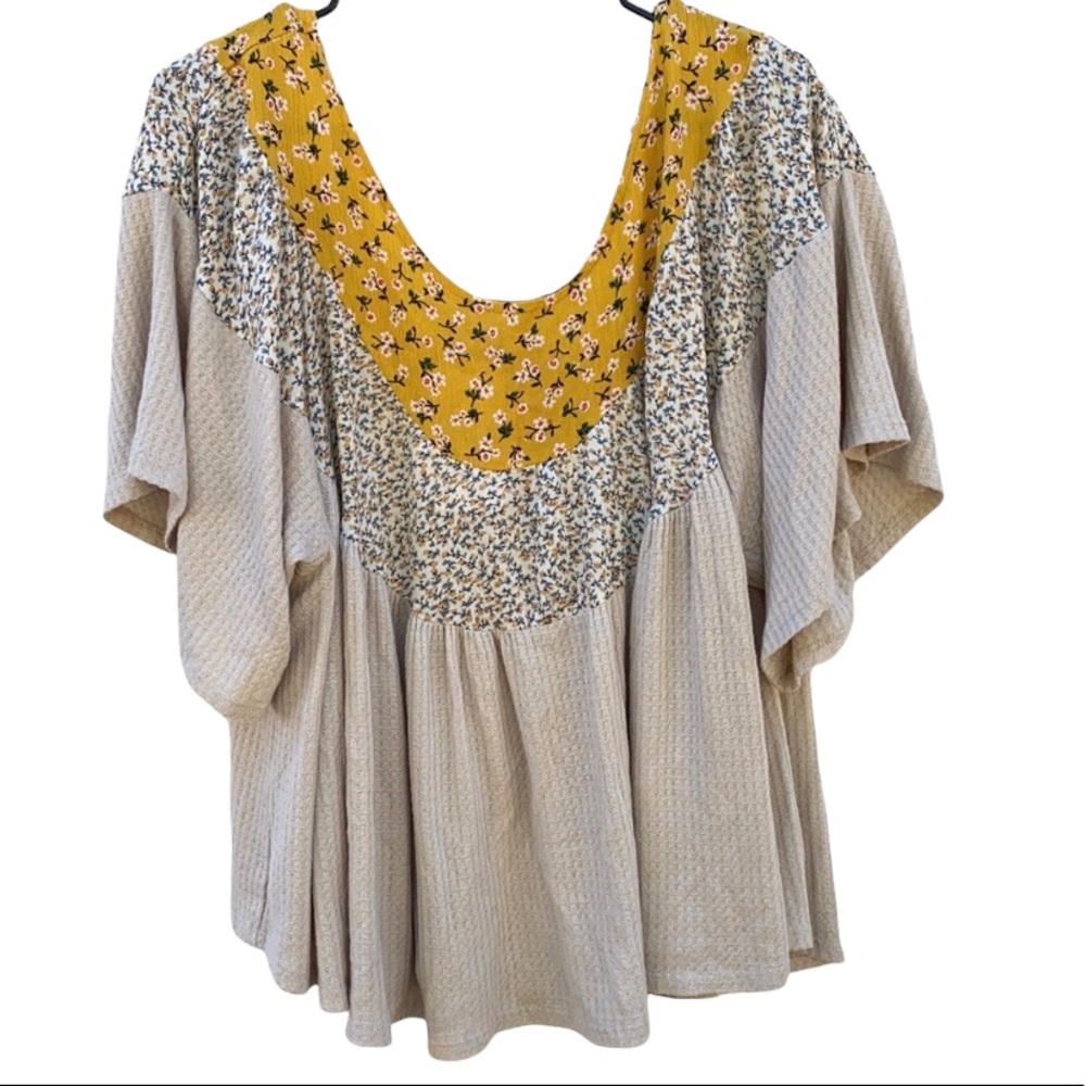 NWT Hummingbird Womens large Isa mixed patterned flowy short sleeve yellow top